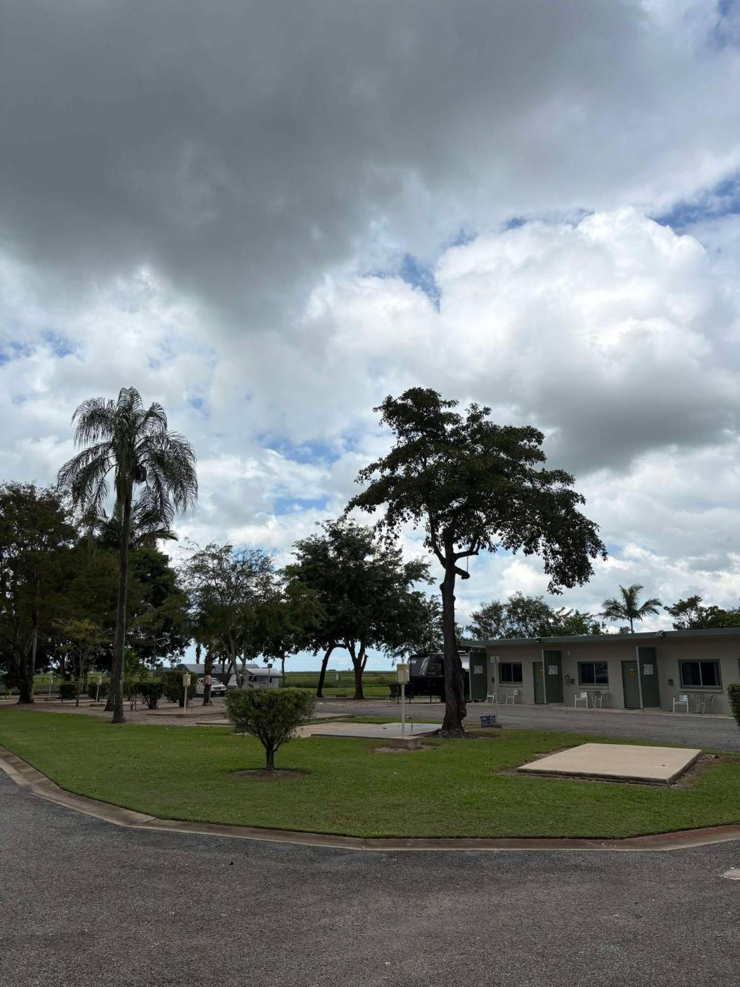 Ingham Tourist Park Exterior foto